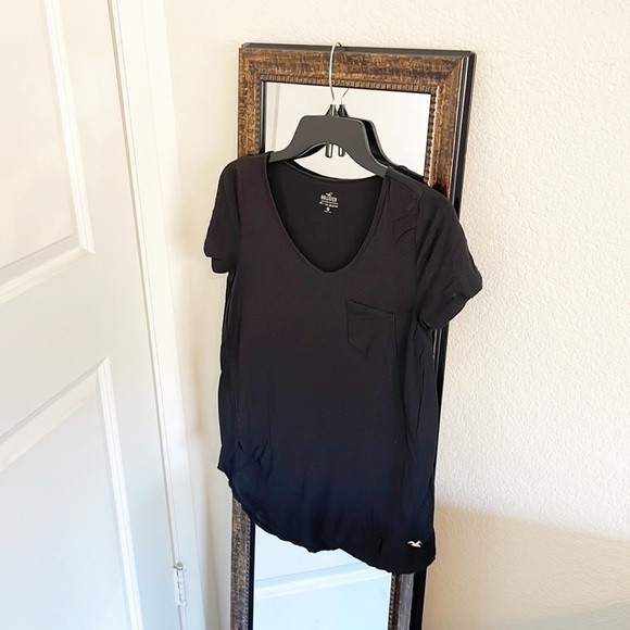 Hollister black pocket tee - Picture 1 of 4